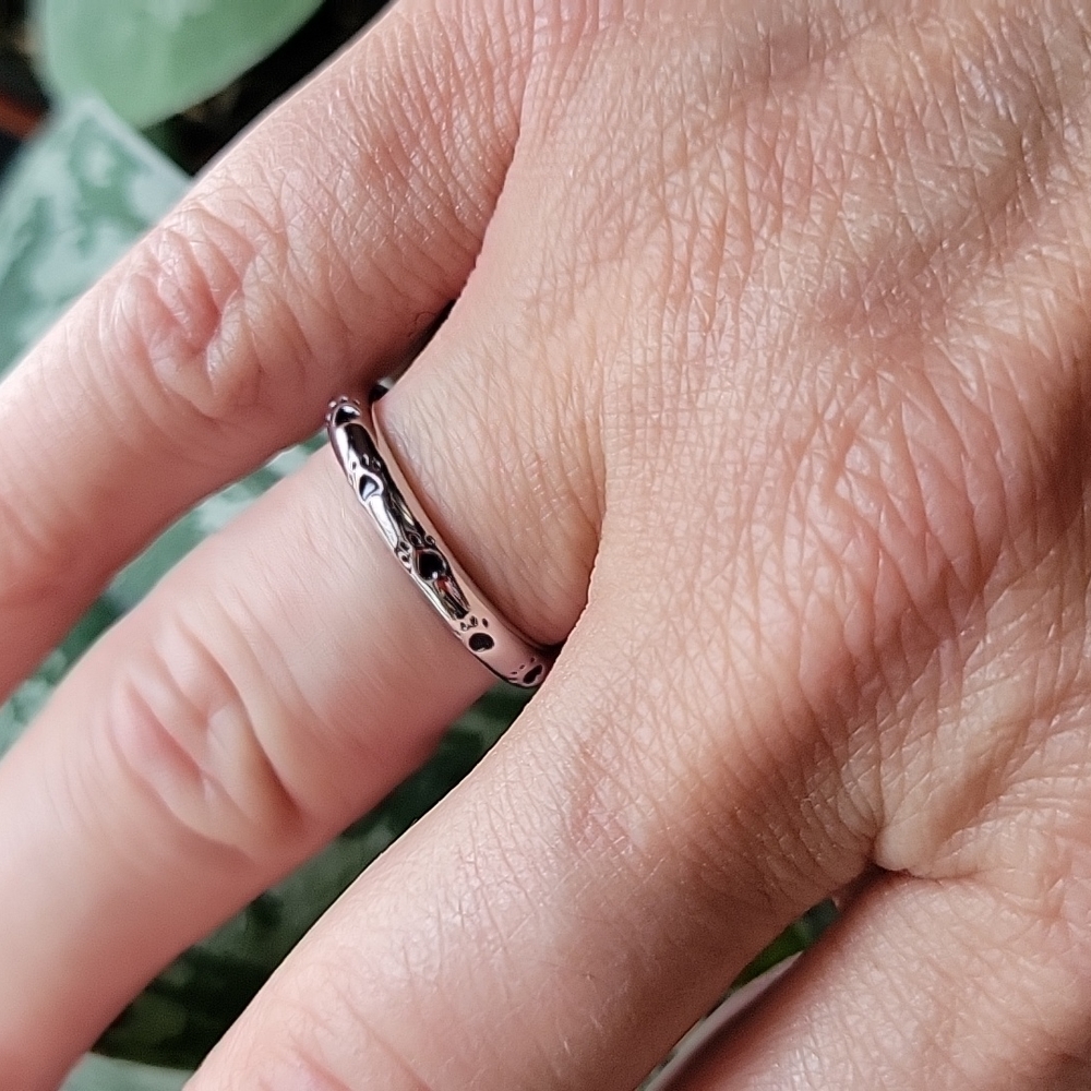 Dainty Pawprint Ring, high shine, dainty - Picture 7 of 9